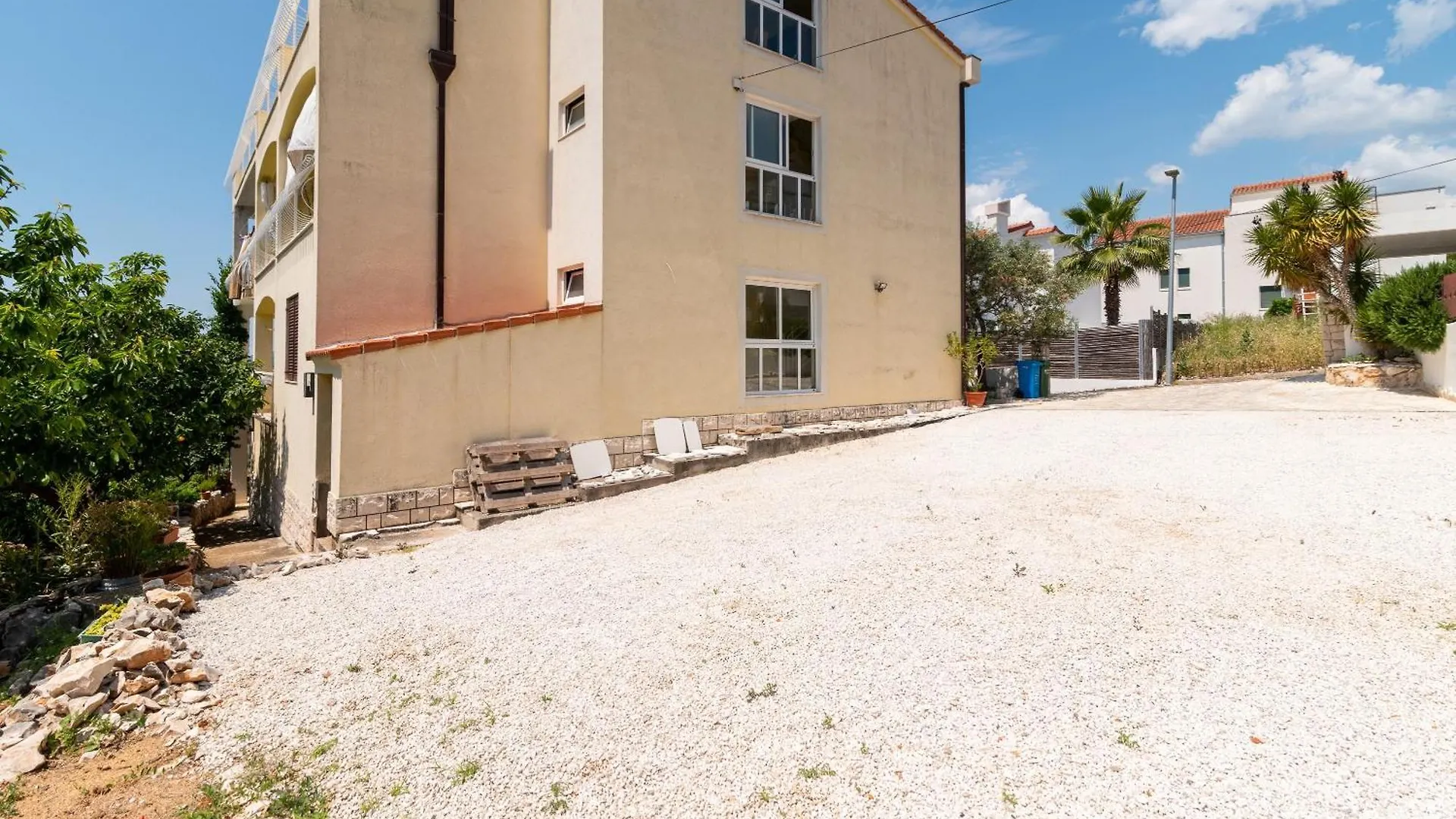 Apartments Anja With Garden, Balcony And Sea View, 3 Min Walk To The Beach تروغير