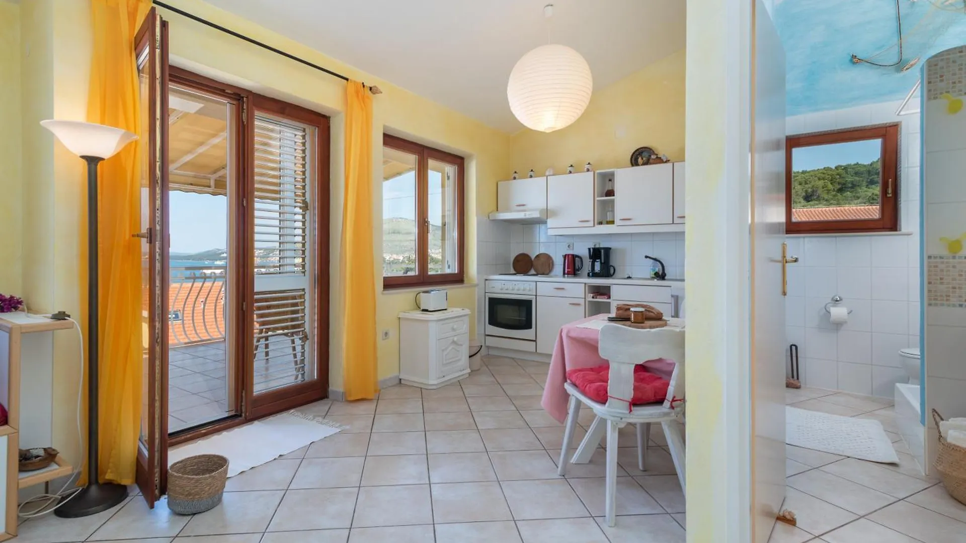 Apartments Anja With Garden, Balcony And Sea View, 3 Min Walk To The Beach تروغير