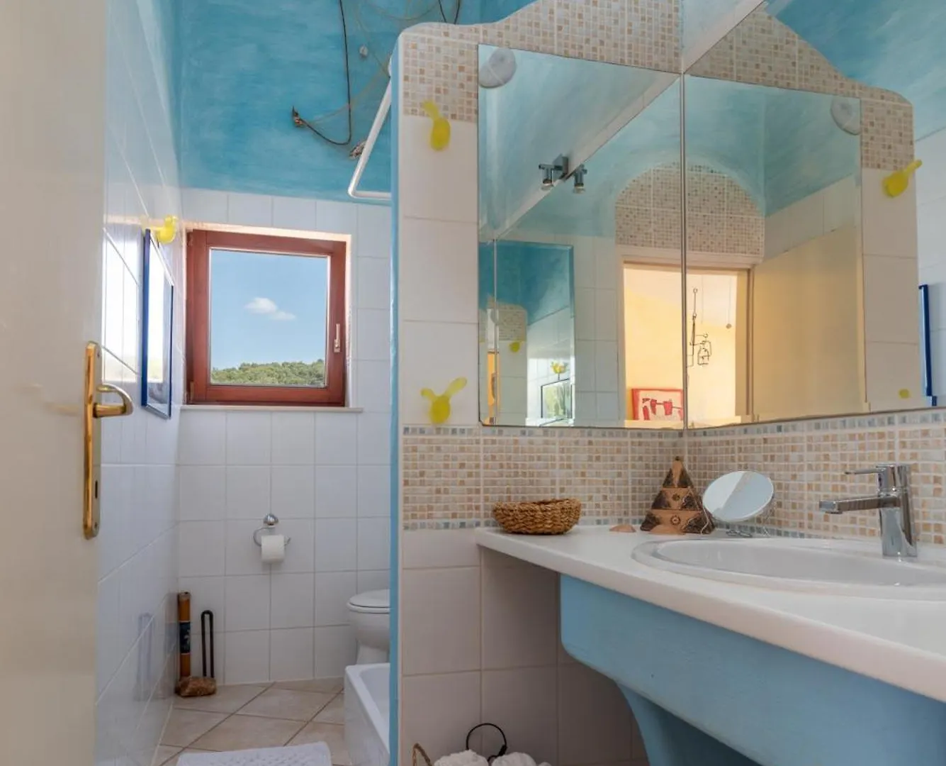 Apartments Anja With Garden, Balcony And Sea View, 3 Min Walk To The Beach تروغير