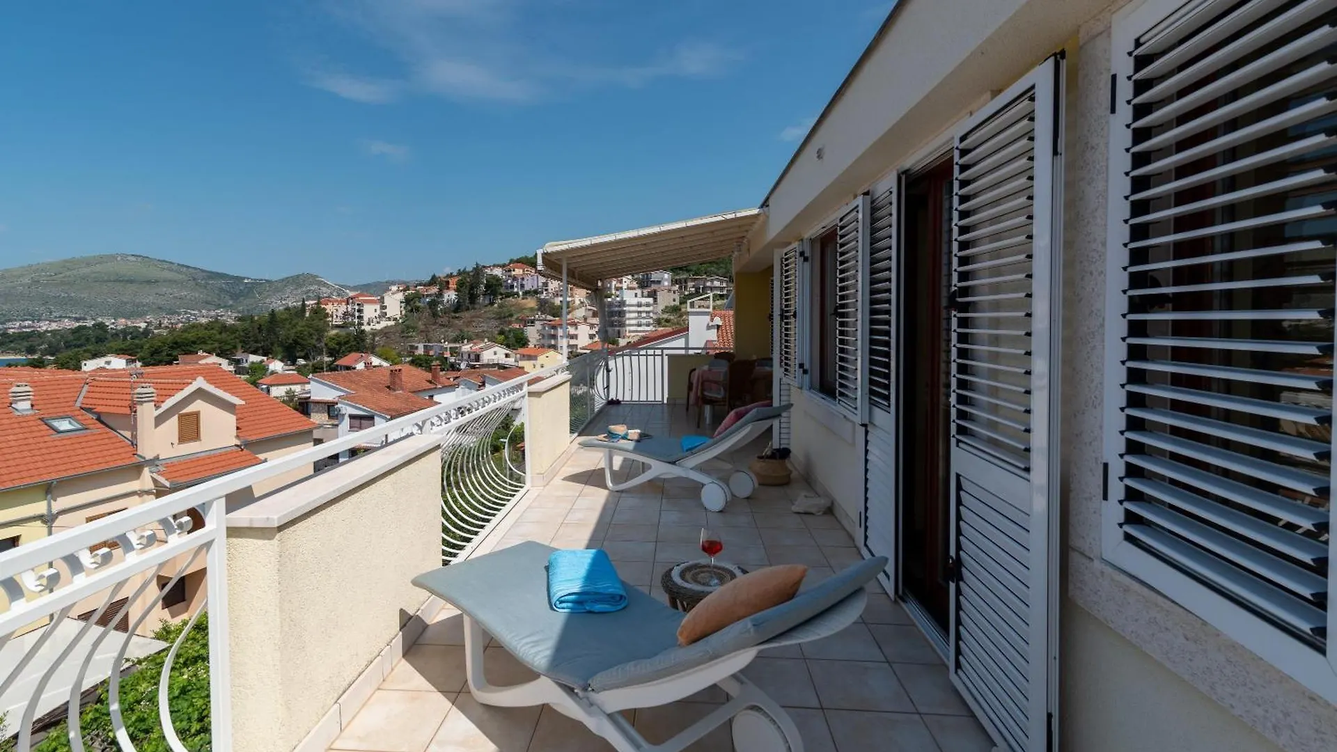 Apartments Anja With Garden, Balcony And Sea View, 3 Min Walk To The Beach تروغير