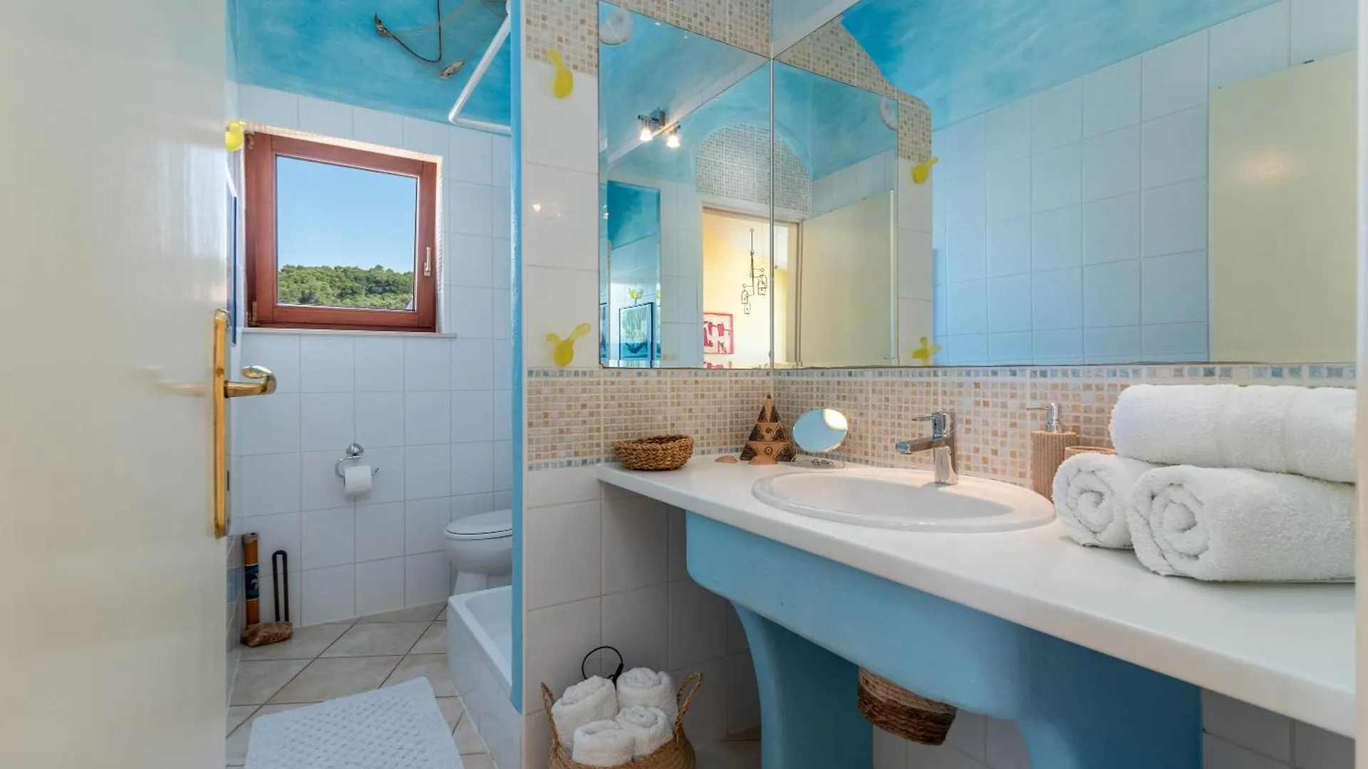 Apartments Anja With Garden, Balcony And Sea View, 3 Min Walk To The Beach تروغير 0*,  كرواتيا