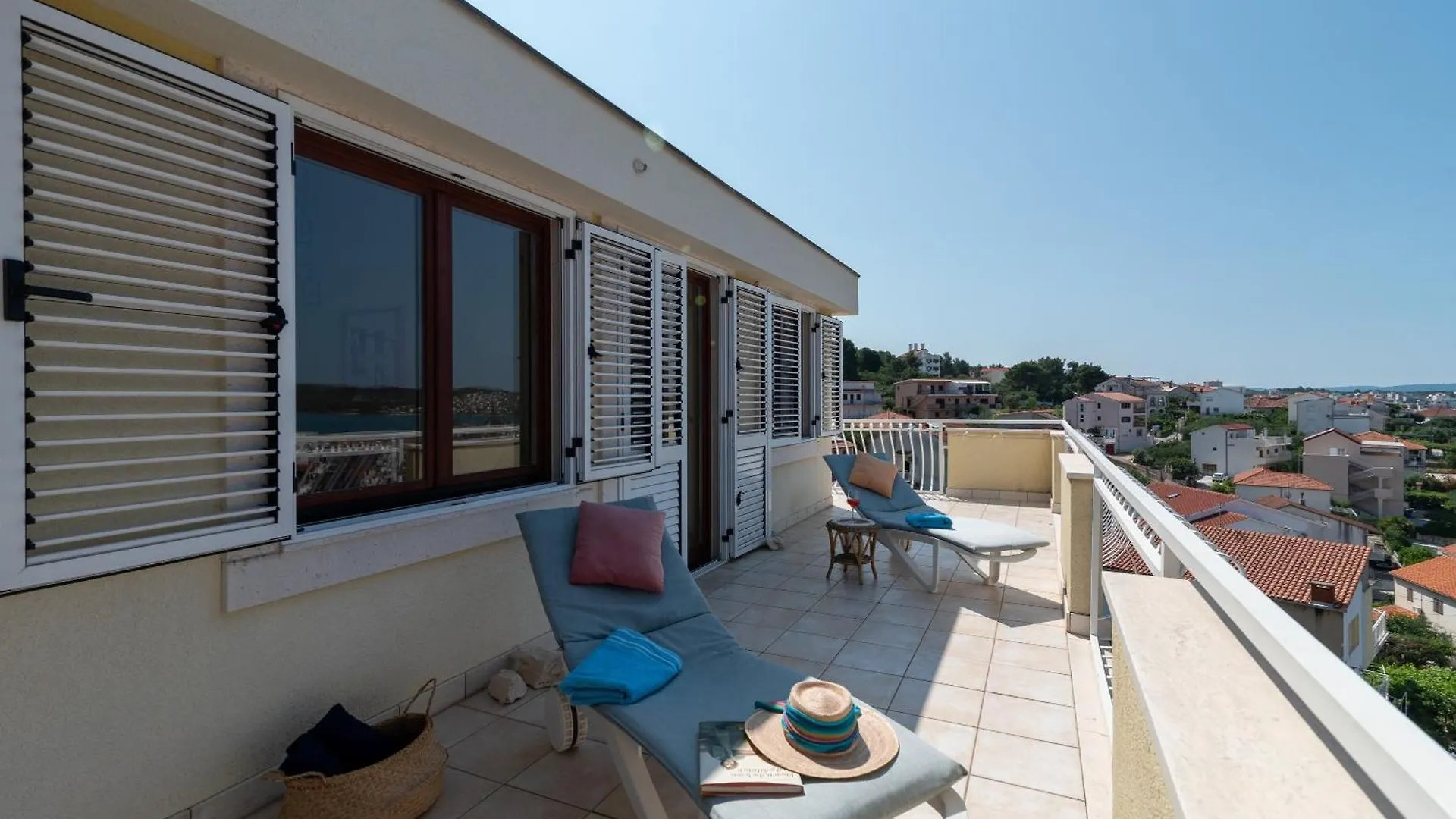 Apartments Anja With Garden, Balcony And Sea View, 3 Min Walk To The Beach تروغير 0*,