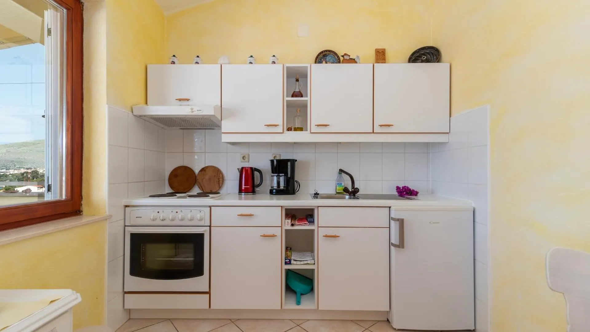 Apartments Anja With Garden, Balcony And Sea View, 3 Min Walk To The Beach تروغير