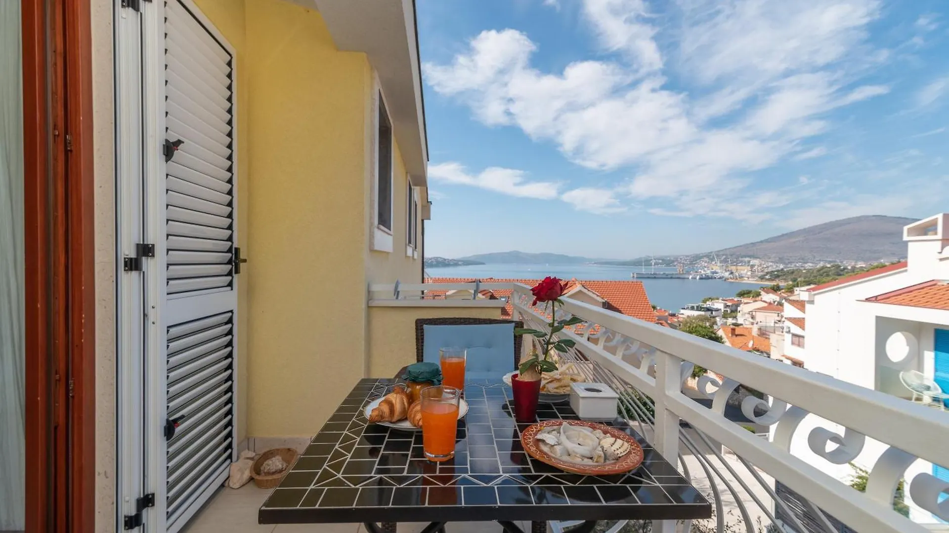Apartments Anja With Garden, Balcony And Sea View, 3 Min Walk To The Beach تروغير 0*,