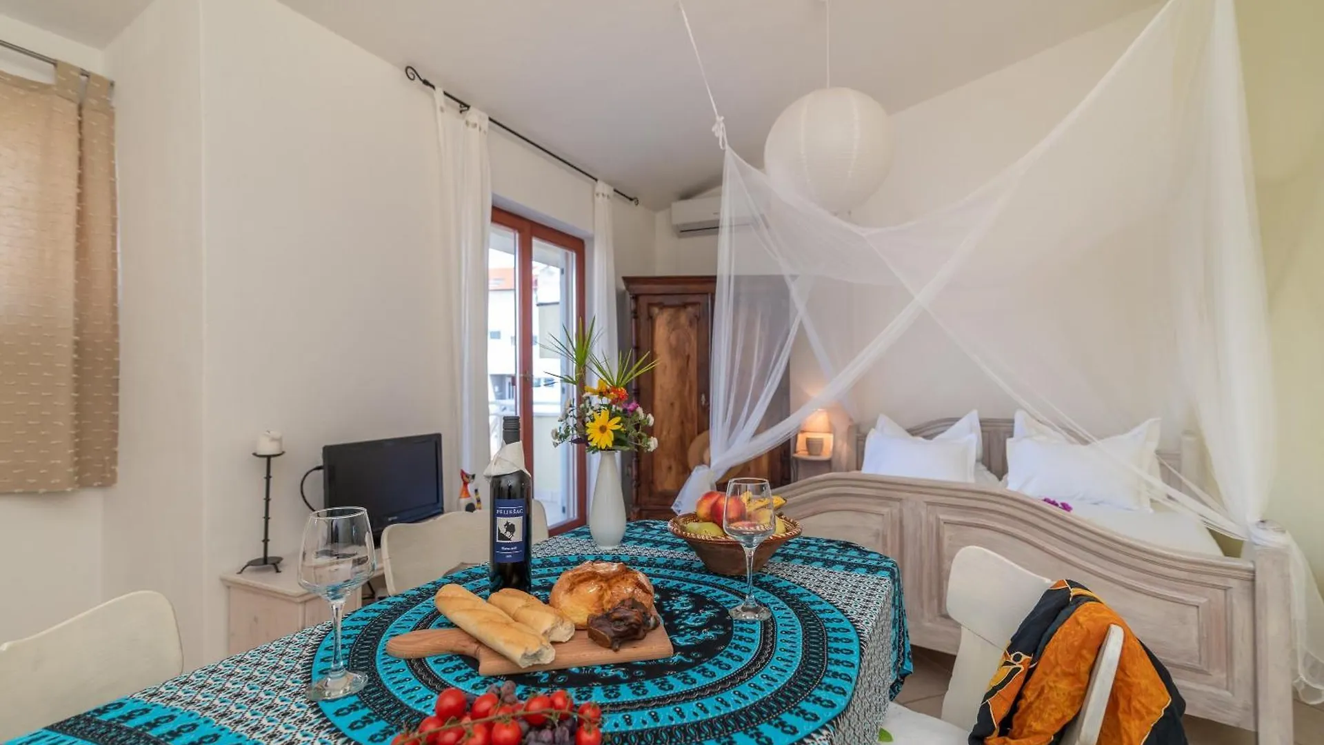 Apartments Anja With Garden, Balcony And Sea View, 3 Min Walk To The Beach تروغير