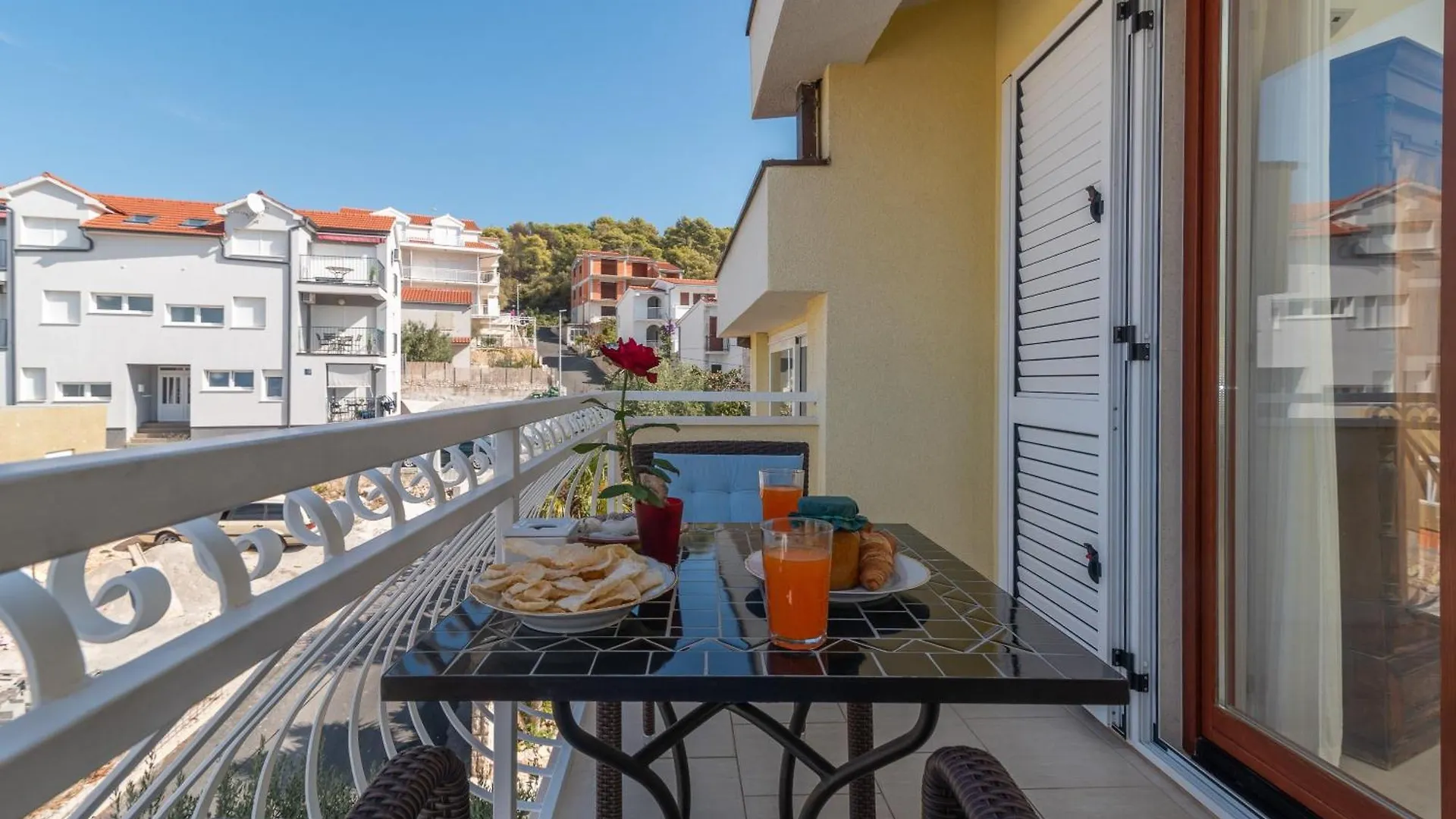 Apartments Anja With Garden, Balcony And Sea View, 3 Min Walk To The Beach تروغير 0*,