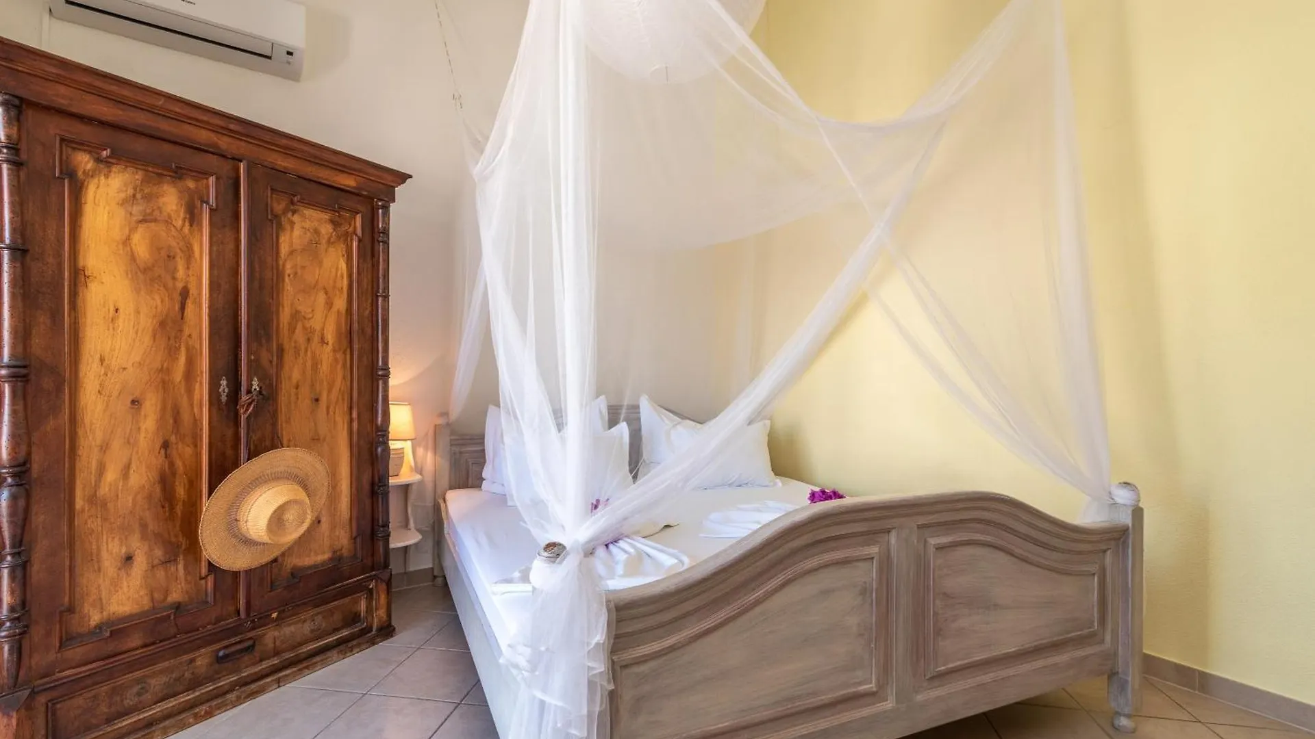 Apartments Anja With Garden, Balcony And Sea View, 3 Min Walk To The Beach تروغير