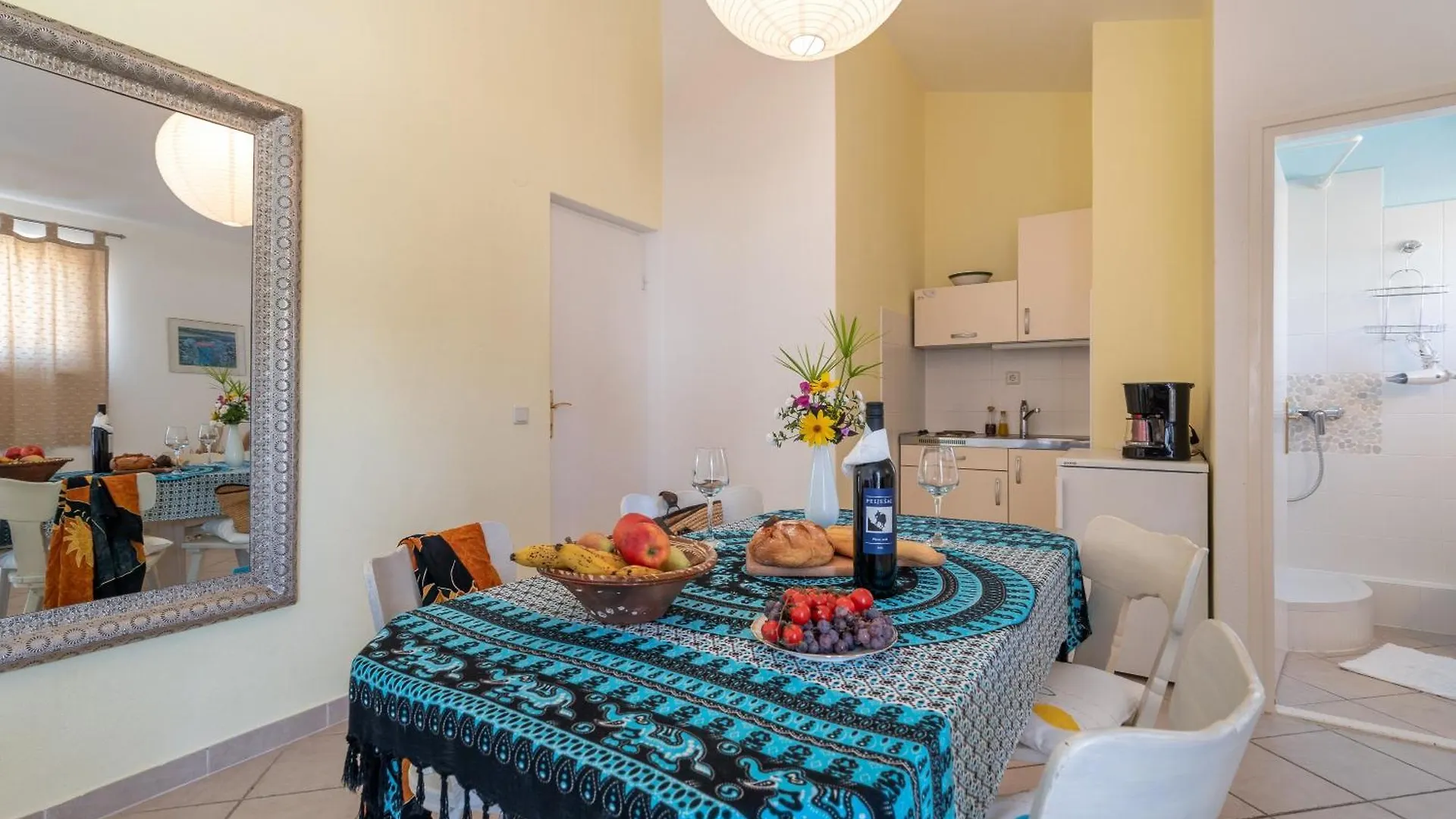 Apartments Anja With Garden, Balcony And Sea View, 3 Min Walk To The Beach تروغير