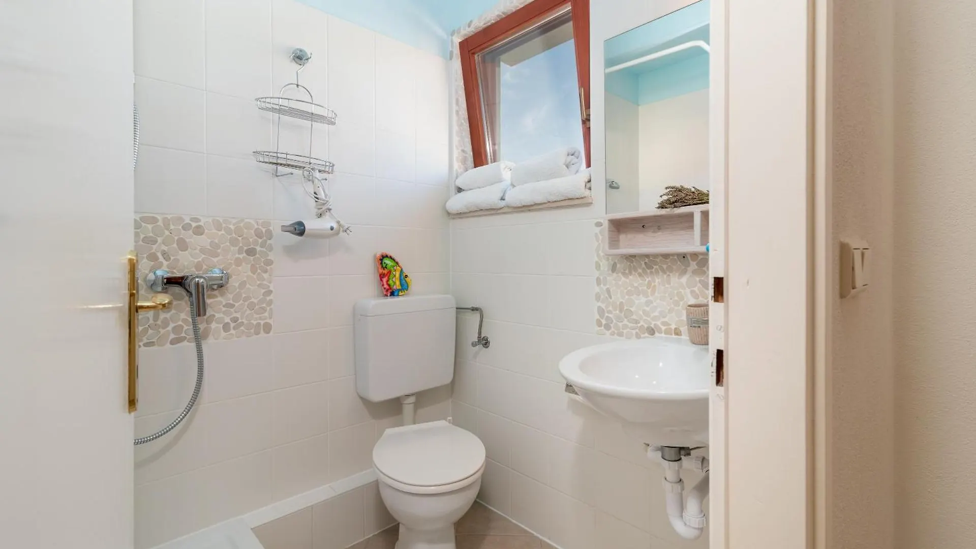 Apartments Anja With Garden, Balcony And Sea View, 3 Min Walk To The Beach تروغير